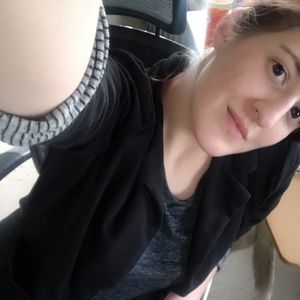 Meet your Posher, Elishia